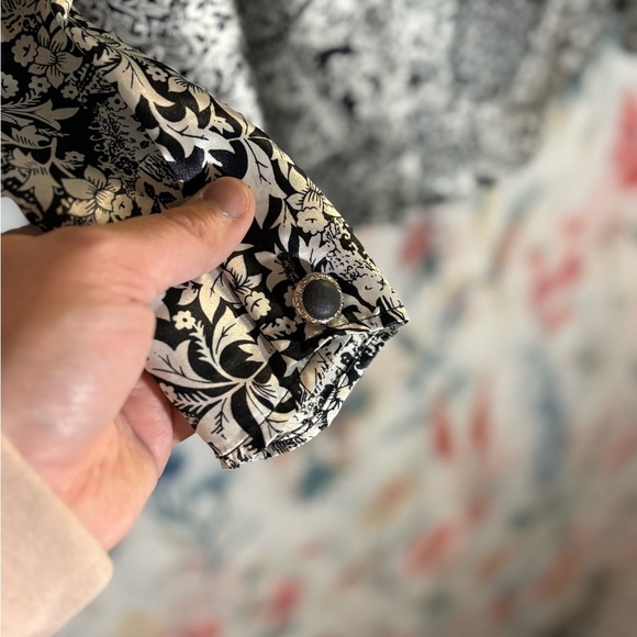 Vintage Floral Black and White Women's Top - Picture 4 of 10